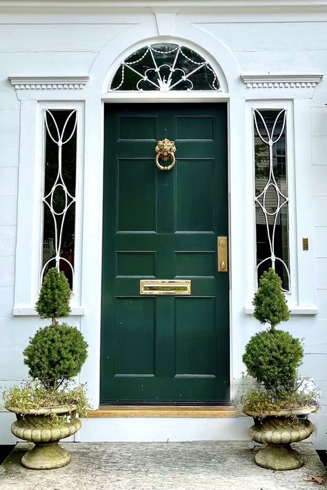 Classic New England entrance, forest green. Green Door House Exterior, Fromt Door Ideas, Green Victorian House Exterior, Dark Green Door Exterior, Hunter Green Front Door, Forest Green Front Door, Green Doors Front Entrance, Emerald Green Front Door, Emerald Green Door