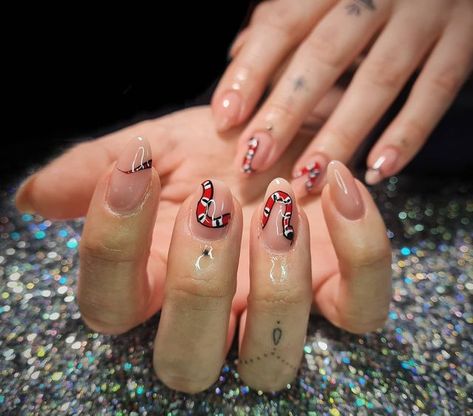 Nails By Matthew on Instagram: "The Kingsnake 🐍👑 Super stunning set of rubber reinforcements done for the incredible @jennaguerinkelly 🔥 We went for this stunning gucci snake/kingsnake inspired design 😍🔥 Love the way it turned out 💣 And yes get right middle nail is a lil short, but we are in the process of matching up so get nail lengths 🔥😍 #LoveTheProcess 😍 Set completed using products from @zsazsanailsforprofessionals 🔥 #BestBrand ❤ To book an appointment, get your hands on some Zsa Boy Nails, Snake Nail, Nail Lengths, Gucci Snake, Long Snake, Get Nails, Nail Length, Funky Nails, Book An Appointment