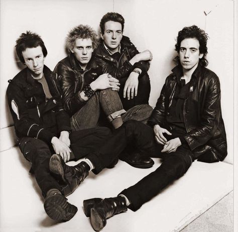 The Clash Band, Band Shoot, Reggae Party, Rock Band Photos, Combat Rock, Garage Punk, Paul Simonon, The Distillers, Band Photoshoot