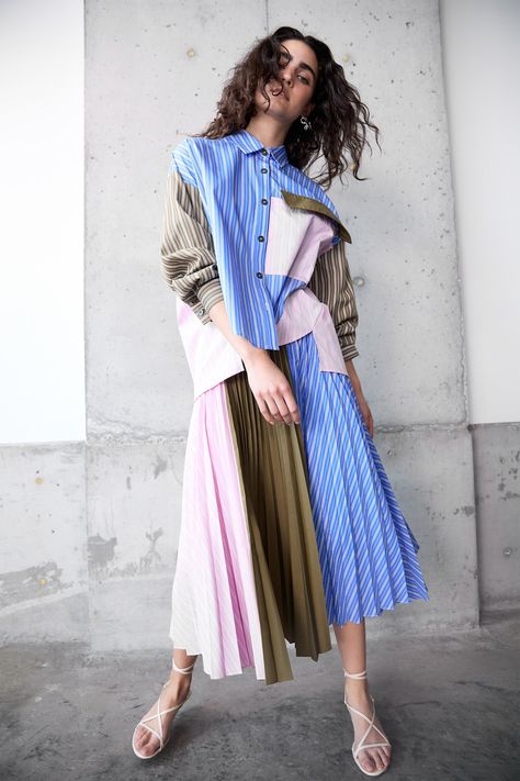 Resort 2025, Knit Shirt Dress, 2025 Fashion, Dress With Pleats, Denim Midi Dress, French Girl Style, Tanya Taylor, Column Dress, Runway Trends