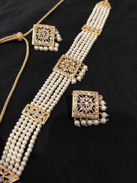 Indian Jewelry Choker, Jewelry Accessories Aesthetic, Kalung Choker, Inexpensive Jewelry, Choker Necklace Designs, Accessories Aesthetic, Pearl Jewelry Design, Antique Jewellery Designs, Gold Jewelry Simple Necklace