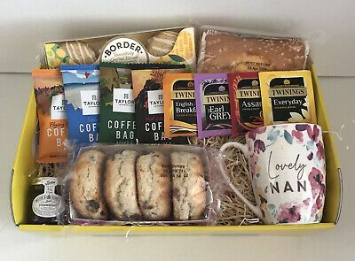 Thank You Hamper Ideas, Tea Hampers Gift, Coffee Hamper Basket Ideas, Tea Gift Box Ideas, Coffee Hamper, Hamper Diy, Coffee Hampers, Happiness Box, Afternoon Tea Hamper