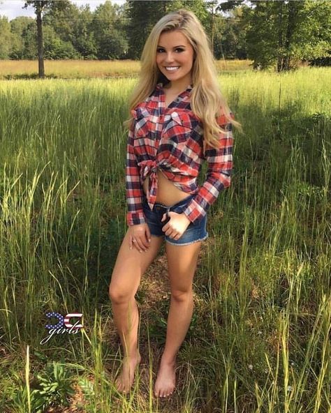 Tennessee country girl Kila Danielle Johnson Danielle Johnson, Knot Shirt, Country Women, Cute N Country, Country Girl, Short Shorts, The Net, Country Girls