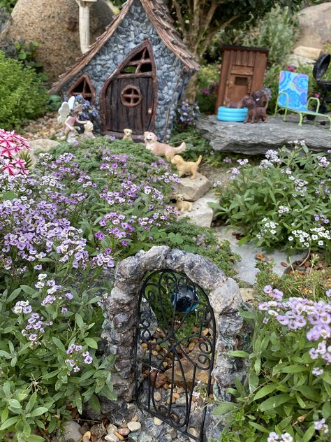 Whimsical Fairy Garden, Fairy Garden Crafts, Whimsical Fairy, Fairy Land, Garden Crafts, Fairy Garden, Garden Ideas, House Styles