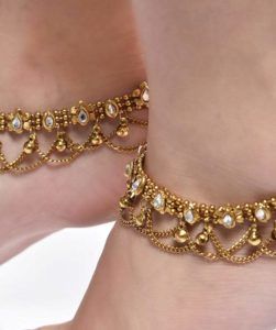 Simple Payal Designs for Brides in 2019 - SetMyWed Kundan Anklets, Bridal Payal, Dulhan Bridal, Bell Anklet, Payal Designs Silver, Silver Anklets Designs, Anklets Indian, Bridal Anklet, Leather Anklets