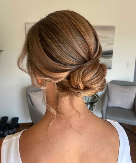 Loose Wedding Bun Hair, Simple Bridesmaid Bun, Strapless Dress Bridal Hair, Bride Hairstyles Updo With Veil, Updo For Bride, Romantic Updos, Gorgeous Bridal Makeup, Bridesmaid Hair Inspo, Wedding Hair Up