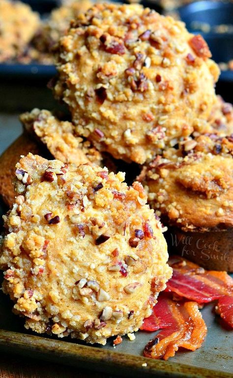 Maple Bacon Breakfast, Bacon Bread Recipe, Maple Bacon Pancakes, Maple Muffins, Bacon Desserts, Bacon Muffins, Will Cook For Smiles, Bacon Dishes, Maple Recipes