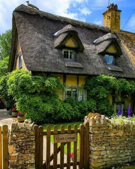 German Cottage, Cottage Names, English Country Cottages, Cute Cottages, German Houses, English Country Cottage, Cottage Exterior, Gorgeous Houses, Style Cottage