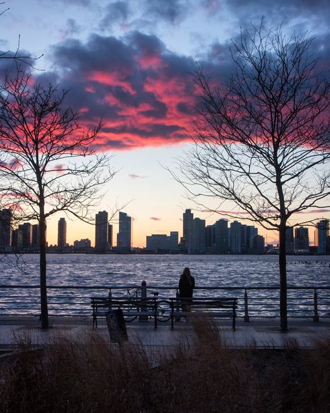 Hudson River Park Nyc, Hudson River New York, Emily Mcintire, City Watercolor, Valley Photography, Fanfic Ideas, Fiery Sunset, Books Ideas, Hudson River Valley