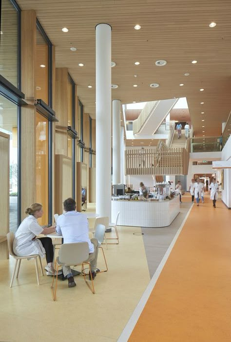 Hospital Lobby, Healthcare Interior Design, Princess Máxima, Lobby Interior Design, Hospital Architecture, Healthcare Architecture, Children Hospital, Hospital Interior, Hospital Interior Design