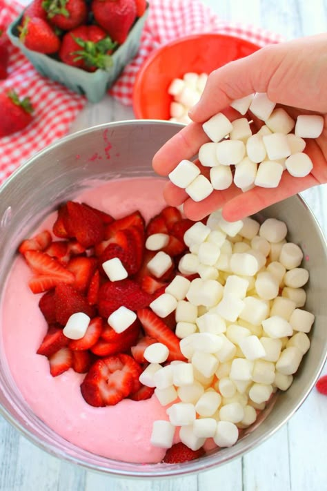 Salads With Marshmallows, Easter Salads Strawberry, Marshmallow Salad Recipe, Strawberry Fluff Salad Cool Whip, Marshmallow Fluff Cheesecake, Strawberry Marshmallow Fluff, Strawberries Salad, Strawberry Fluff Salad, Marshmallow Salad