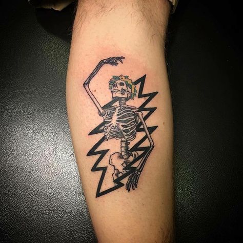 Grateful Dead Tattoo Ideas, Heartbeat Tattoo On Wrist, Hippie Tattoos, Grateful Dead Tattoo, Hippy Aesthetic, Hogwarts Tattoo, Dead Tattoo, Lightning Bolt Tattoo, Bolt Tattoo