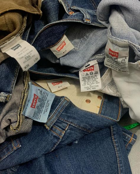 LEVI'S TIME 20:00 PM 08/09/2024 See u 😉 #levis #levisjeans #2hand #thriftshop #denim #90s #vintage #xuhuongthoitrang #vintage #sop4u #vintageclothing Levis Aesthetic, Thrift Shopping, 90s Vintage, Levis Jeans, Levi's, Vintage Outfits, Color