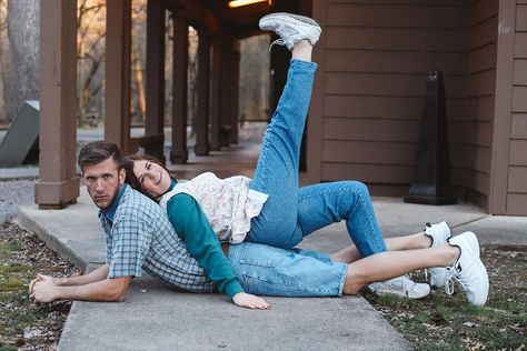 Other couples, go home. These are the best engagement photos ever. Unconventional Engagement Photos, Awkward Family Pictures, Funny Couple Photos, Funny Couple Photography, Funny Photoshoot Ideas, Funny Couple Poses, Funny Engagement Photos, Funny Family Photos, Funny Couple Pictures