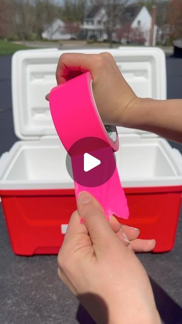 Brooklyn B on Instagram: "Genius cooler #hack for #summer 🐚🌞 #lifehack #diy" Ice Cooler Hacks, Beer Cooler Ideas, Cooler Hacks, Ice Cream Salted Caramel, Inflatable Cooler, Chests Diy, Diy Cooler, Red Solo Cup, Diy Ice Cream