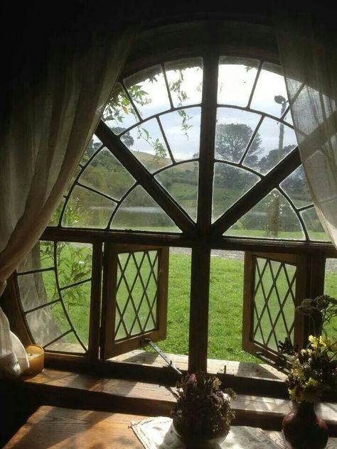 Love this window!! Case Sotterranee, Casa Hobbit, An Open Window, Hobbit House, Beautiful Windows, Window View, Open Window, Through The Window, Dream House Decor