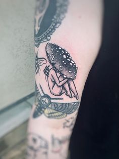 Mushroom Lady, Casino Tattoo, Tattoos Cute, Mushroom Tattoo, Pumpkin Tattoo, Dotwork Tattoo, Mushroom Tattoos, Tattoo Portfolio, Poke Tattoo