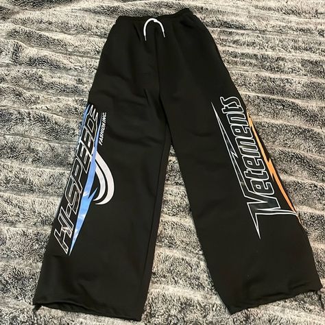 Vetements hi speed sweatpants *rep* Sweatpants, Plus Fashion, Fashion Trends, Closet, Fashion Tips, Clothes Design, Tracksuit Bottoms