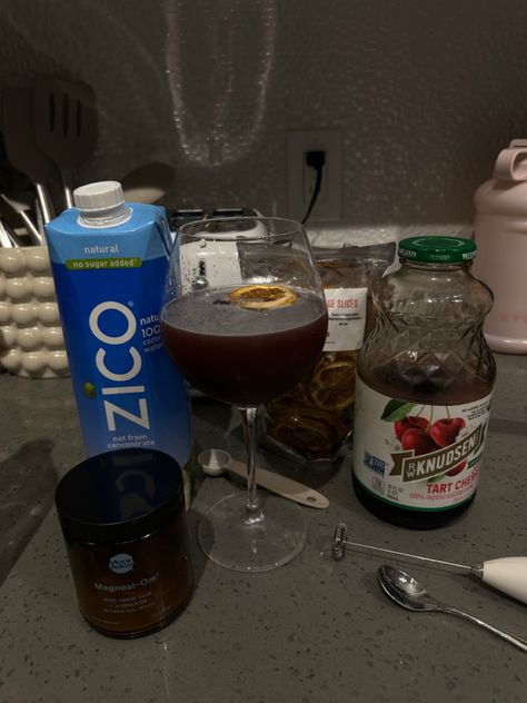 Night Cap Drink, Cheap Smoothies, Portal Aesthetic, Mocktails Recipe, Alkaline Diet Foods, Magnesium Drink, Coconut Water Drinks, Magnesium Powder, Marathon Not A Sprint