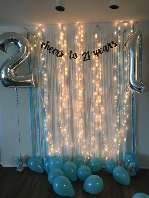 Simple Background Birthday Decoration, Simple Birthday Backdrop Ideas Diy, Simple Birthday Design At Home, Background For Pictures At Party, 21 Birthday Decoration Ideas At Home, Backdrop Decorations Birthday At Home, Small Bday Decoration Ideas, Birthday Background Decor, Small Room Birthday Decorations