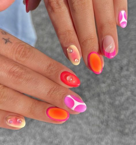 By: @peachinails on IG Summer Nails Colourful, Neon Aura Nails, Color Combos For Nails, Neon Nails Designs, Neon Manicure, Nails Aura, Content Influencer, Teen Nails, Neon Nail Designs