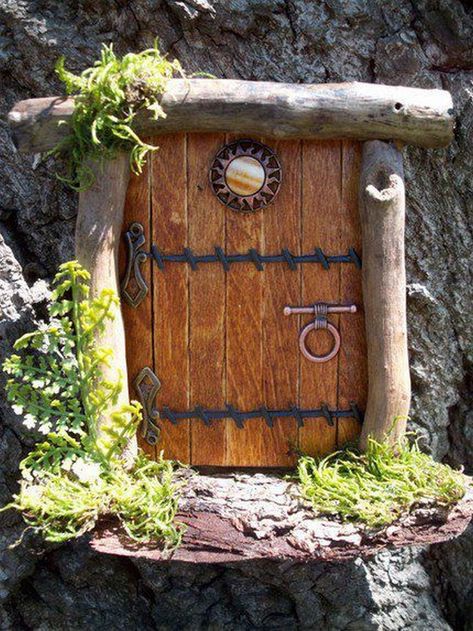 DIY Fairy Door - Whimsical Decor for Your Fairy Garden Diy Fairy Door, Fairy Garden Doors, Fairy Tree Houses, Door Crafts, Fairy Garden Designs, Fairy Garden Crafts, Fairy Furniture, Fairy Tree, Fairy Crafts