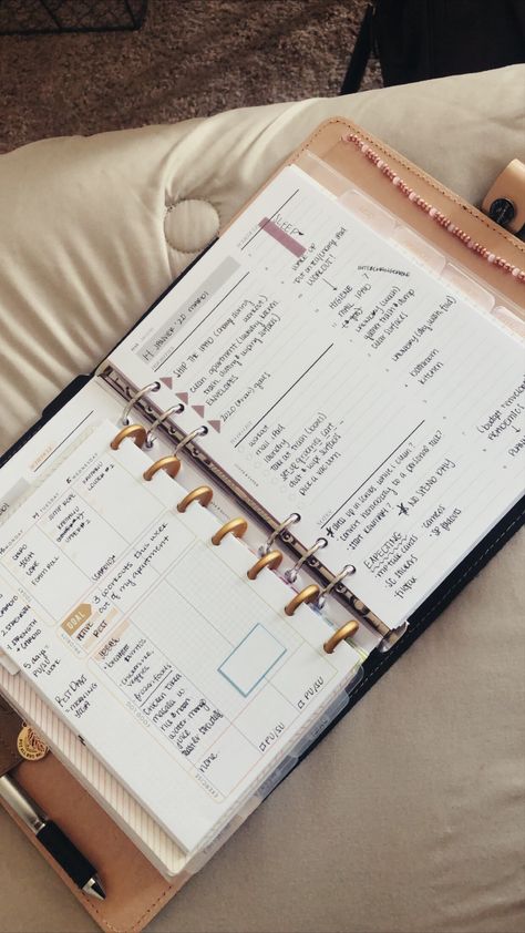 Aesthetic Planner, Bullet Journal Planner, Planner Aesthetic, Desain Pantry, Planner Setup, Habit Tracking, Planner Obsessed, Filofax Planners, Best Planners