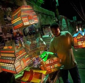 Fanals- A Haitian original used to decorate for the Christmas holidays. Christmas In Puerto Rico, Caribbean Christmas, Sweden Christmas, Mexico Christmas, Happy New Year Fireworks, Christmas Books For Kids, Christmas In Italy, Christmas In Australia, Happy Merry Christmas