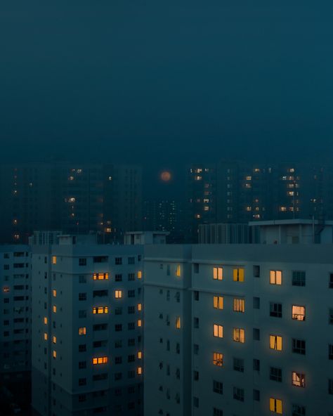 Blue Hour Photography, Project Blue Book, Dark City, Neon Aesthetic, Cold Nights, Blue Hour, Cinematic Photography, Night City, City Aesthetic