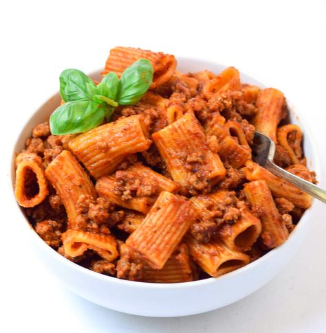 Easy Instant Pot Rigatoni with Meat Sauce - a classic pasta dish the whole family will enjoy. Perfect for busy weeknights with simple ingredients and easy prep! Instant Pot Rigatoni And Sausage, Rigatoni Instant Pot Recipes, Instant Pot Rigatoni And Meat Sauce, Instant Pot Pasta Recipes Ground Beef, Instant Pot Rigatoni, Rigatoni With Meat Sauce, Instant Pot Pasta Recipes, Italian Seasoning Recipe, Homemade Italian Seasoning