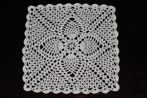 Pineapple Doily, Cotton Crochet Patterns, Crochet Pineapple, Runner Pattern, Doilies Crafts, Free Crochet Doily Patterns, Doily Pattern, Crocheted Items, Pineapple Crochet