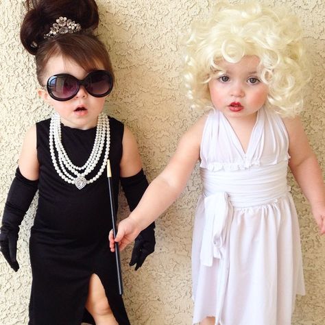 #fashionkidscostumes #marilynmonroe #audreyhepburn #teins #oldhollywood #hollywoodbeautys #classics Costumes For Sisters, Costume Halloween Duo, Halloween Costume Teenage Girl, Halloween Costumes For Sisters, Halloween Costume Couple, Sibling Halloween Costumes, Twin Halloween, Baby Kostüm