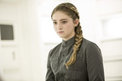 Pin for Later: The Mockingjay — Part 2 Pictures Will Get You All Worked Up Willow Shields as Primrose Everdeen. New Hunger Games, Primrose Everdeen, Hunger Games Wallpaper, Willow Shields, Johanna Mason, Hunger Games Characters, Hunger Games Cast, The Hunger Games Mockingjay, Mocking Jay