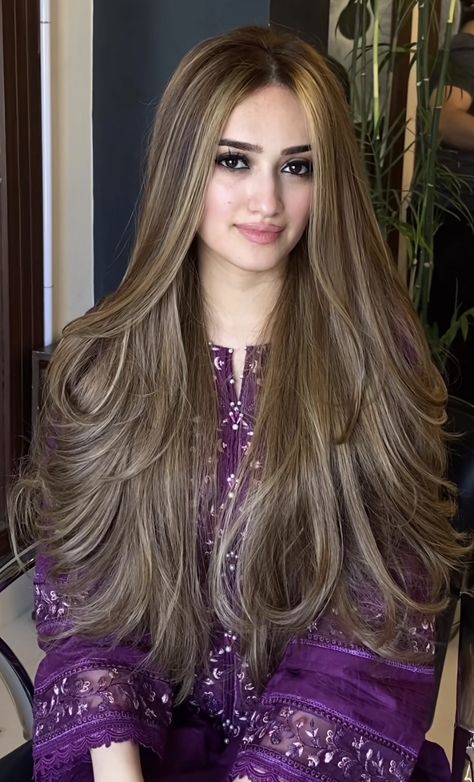 Pakistani Hair Color, Striking Hair, Hair Inspiration Long, Hairdo For Long Hair, Hair Colour, Hair Highlights, Pretty Hairstyles, Hair Looks, Hair Tutorial