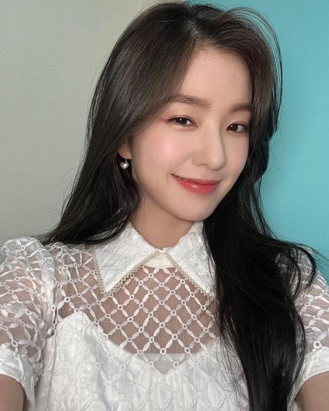 IRENE (아이린) NEWS on Twitter: "[PHOTO] 220619 #IRENE renebaebae Instagram Update (1/2) https://t.co/AP3NL9Ga7b… " Irene Red Velvet, 17 Kpop, Red Velvet Irene, Girl Cakes, Instagram Update, Role Models, Korean Girl, South Korean Girls, بلاك بينك