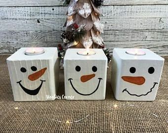 Snowman Candle Holder, Primitive Christmas Decor, Wood Burned Signs, Interior Industrial, Wood Snowman, Snowman Candle, Wooden Christmas Decorations, Wooden Snowman, Diy Candle Holders