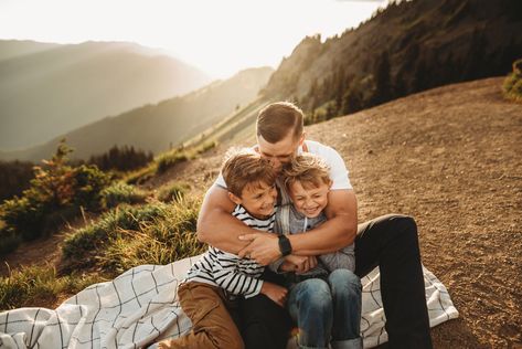 Seattle Adventure Family Photographer | Olympic National Park Dad And Sons Photo Ideas, Dad And Sons Photography, Father And Sons Photoshoot, Camping Family Photos, Dad With Kids Photoshoot, Dad And Son Photo Ideas, Dad And Kids Photoshoot, Dad And Son Photoshoot, Father And Son Poses