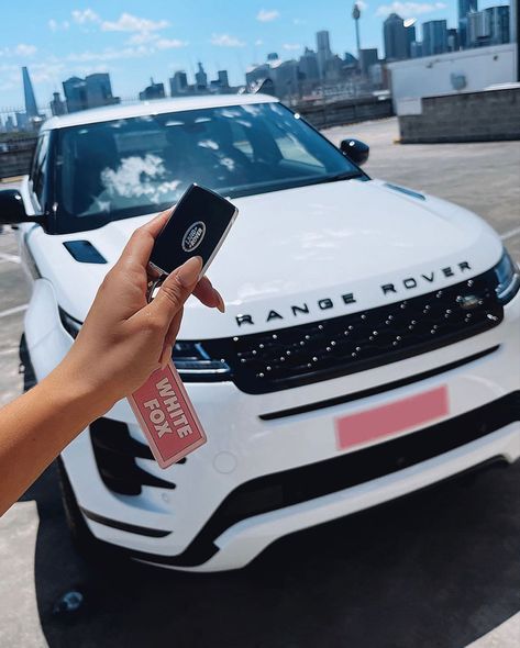 Vision Board Range Rover, White Range Rover Evoque, Range Rover Vision Board, Range Rover Keys Aesthetic, White Range Rover Aesthetic, Dream Car Range Rover, Range Rover Evoque Aesthetic, Range Rover Mom Aesthetic, Range Rover Aesthetic