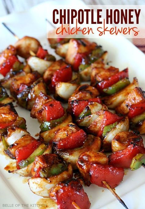 Summer Dinner Chicken, Honey Chicken Skewers, Chipotle Honey Chicken, Easy Summer Dinner, Grilled Kabob Recipes, Grilling Recipes Sides, Chicken And Veggies, Easy Summer Dinners, Grilled Shrimp Recipes