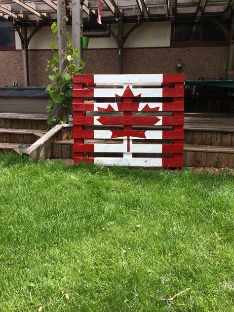 Our Canadian flag we made out of a pallet Canada Crafts, Canadian Decor, Canada Decor, Canada Party, Canada Day Crafts, Canada Day Party, Cottage Backyard, Canada Holiday, Canada Eh