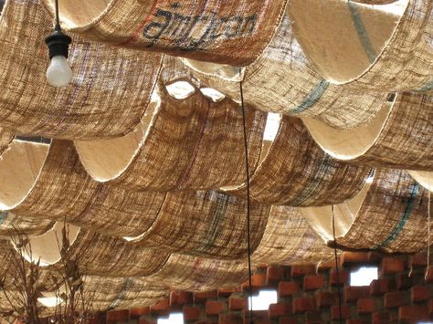 sun screen - Tetawowe Atelier Burlap Drapes, Fabric Ceiling, Ceiling Draping, Outdoor Restaurant Design, Sun Screen, Funky Junk Interiors, Ceiling Ideas, Outdoor Cafe, Deco Originale