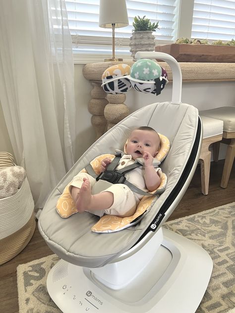 Baby Accessories Must Have, Mamaroo 4moms, Nb Aesthetic, Baby Hijab, 4moms Mamaroo, Baby Shower Registry, Newborn Mom, Baby Gadgets, Baby Swing