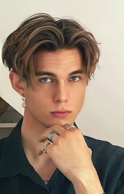 48 Best Middle Part Hairstyles Men Middle Part Hairstyles Men, Middle Part Haircut, Mid Haircuts, Mens Haircuts Straight Hair, Middle Hair, Middle Part Hairstyles, Crop Hair, Mens Hairstyles Thick Hair, Wavy Hair Men