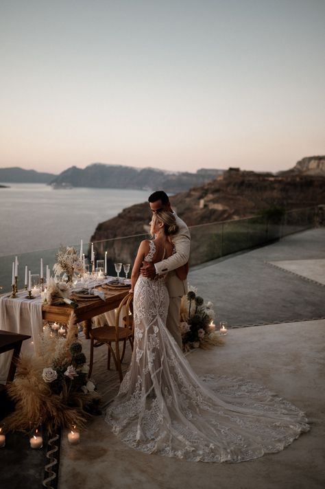 Romantic Wedding Elopement, Greek Elopement Santorini, Beautiful Intimate Wedding, Greece Wedding Photoshoot, Paros Greece Elopement, Small Wedding Greece, Elopement Ideas Greece, Beautiful Elopement Ideas, Intimate Wedding Greece