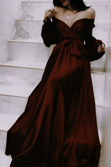 Dark Red Prom Dress, Gaun Abad Pertengahan, Elegant Red Dress, Dark Red Dresses, Valentines Day Dresses, Red Dresses Classy, Chique Outfits, Prom Dress Inspiration, Prom Outfits