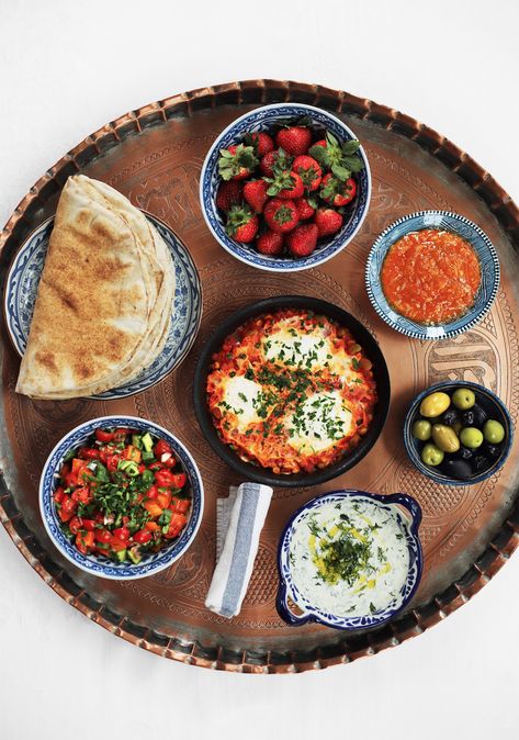 This Middle Eastern breakfast takes just 30 minutes of prep time the night before and 30 minutes the morning of. It's so easy and so delicious! Middle Eastern Breakfast Table, Middle Eastern Breakfast Ideas, Arabic Breakfast Ideas, Cultural Breakfast, Kurdish Breakfast, Arab Breakfast, Middle Eastern Breakfast, Arabic Breakfast, Middle Eastern Food