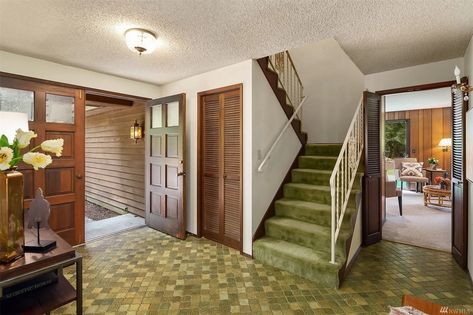 70s Entryway, Isometric Apartment, 50s House, Retro Homes, House Aesthetics, 80s House, 1970s Home, Wood Building, Sims Building