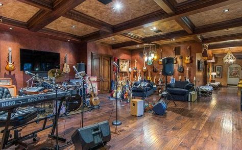 Home Recording Studios, Home Music Rooms, Sound Room, Recording Studio Design, Recording Studio Home, Guitar Room, Home Studio Setup, Music Studio Room, Home Recording Studio