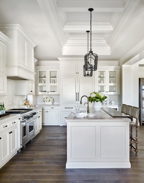 I want this exact layout of island opposite stove!!! Whisper Rock Traditional | Calvis Wyant Custom Homes Scottsdale AZ Luxury Farmhouse Kitchen, Clean Interior Design, Gorgeous White Kitchen, Kabinet Dapur, Farmhouse Kitchen Cabinets, Kitchen Cabinets Decor, Farmhouse Kitchen Design, Kitchen Cabinets Makeover, White Kitchen Design