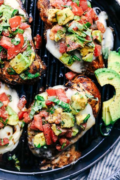 Chicken Thights Recipes, Avocado Chicken, Chicken Avocado, Chicken Salad Recipes, Chicken Crockpot Recipes, Cast Iron Skillet, Iron Skillet, Healthy Chicken Recipes, Chicken Dinner Recipes